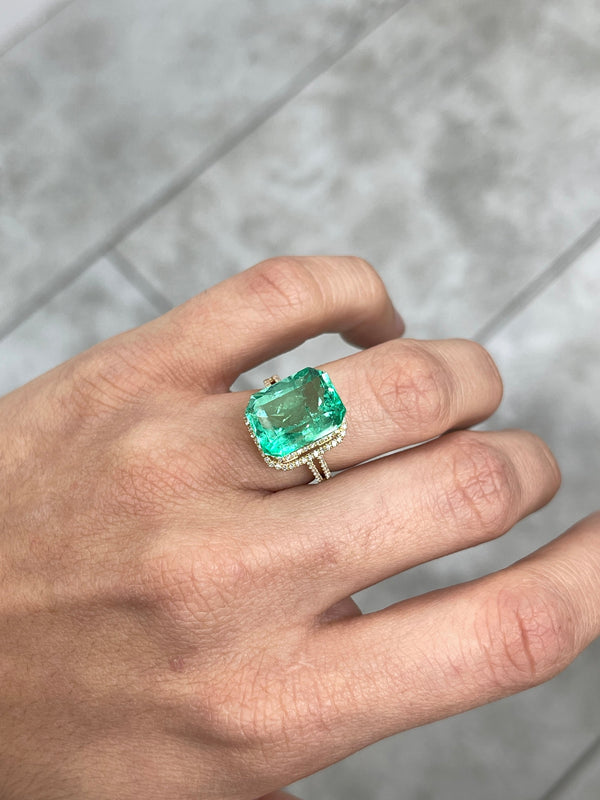 9.51 Carat 14x11 Vivacious Green Emerald Cut Loose Authentic Colombian emerald-Emerald Cut